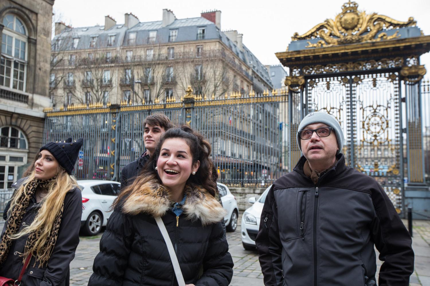 <a href='http://jqrm.ngskmc-eis.net'>全球十大赌钱排行app</a>学院法语教授Pascal Rollet带领学生们到巴黎游学.